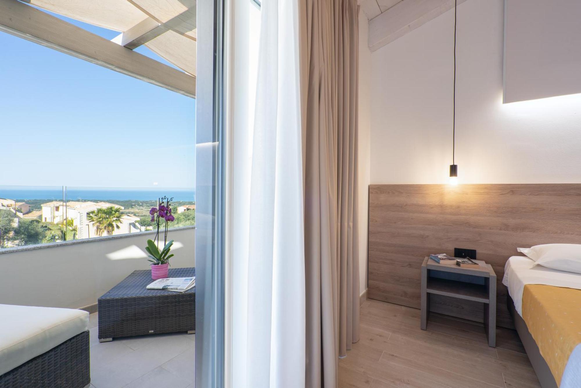 Double or Twin Room with Sea View,1458400411:JPEG