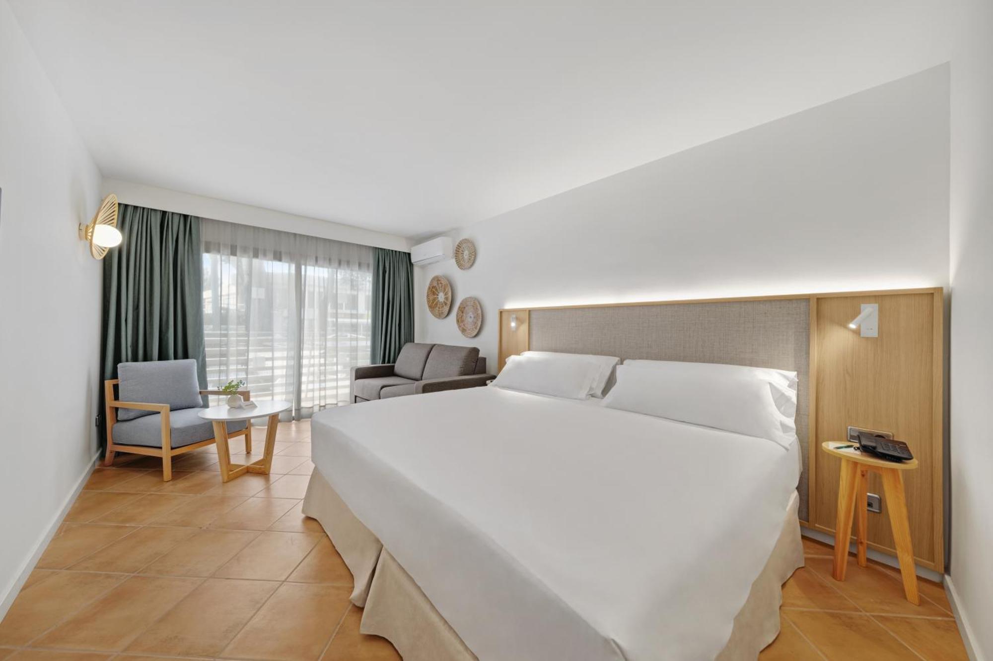 Superior Zimmer mit seitlichem Meerblick (2 Erwachsene + 1 Kind)