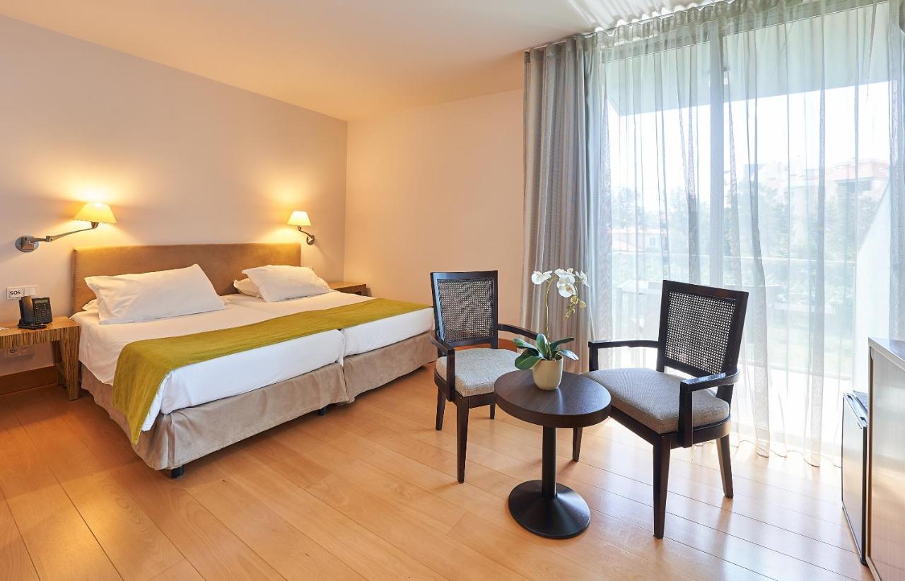 Zweibettzimmer mit seitlichem Meerblick