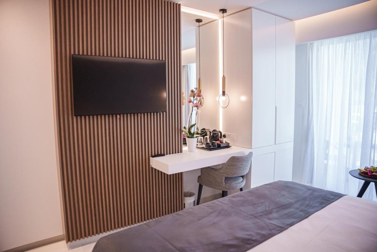 Doppel-/Zweibettzimmer mit seitlichem Meerblick