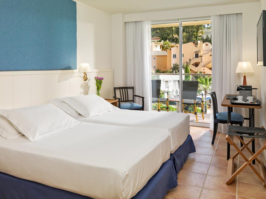 Doppel-/Zweibettzimmer mit seitlichem Meerblick