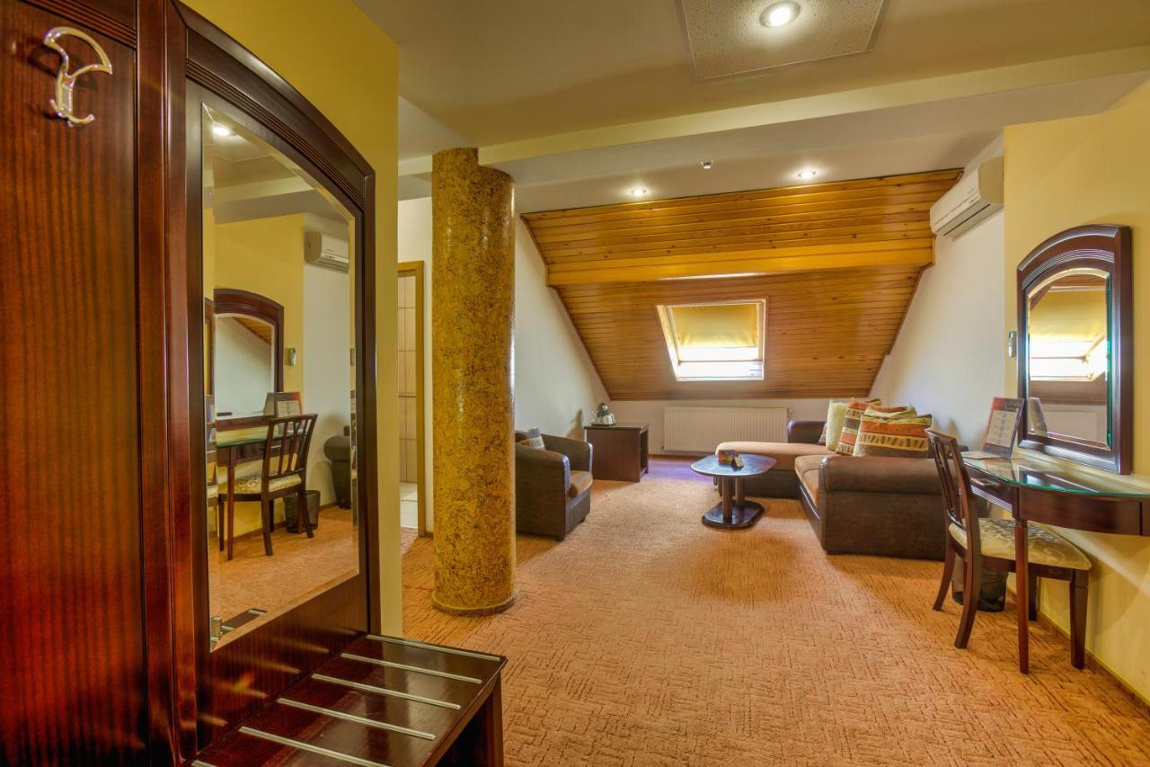 Deluxe Doppelzimmer mit Zustellbett - 4 Sterne