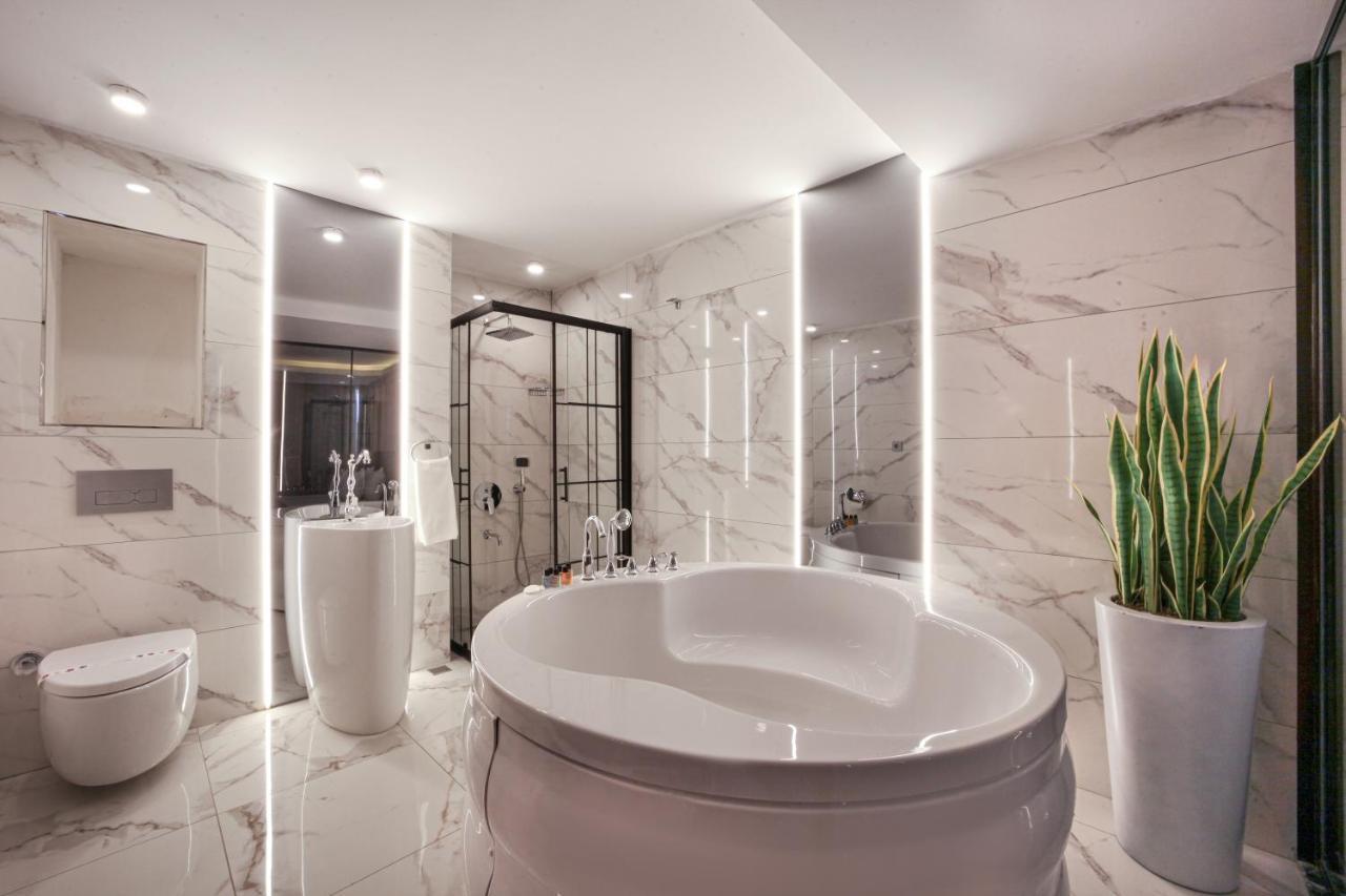 Suite mit Kingsize-Bett mit Whirlpool