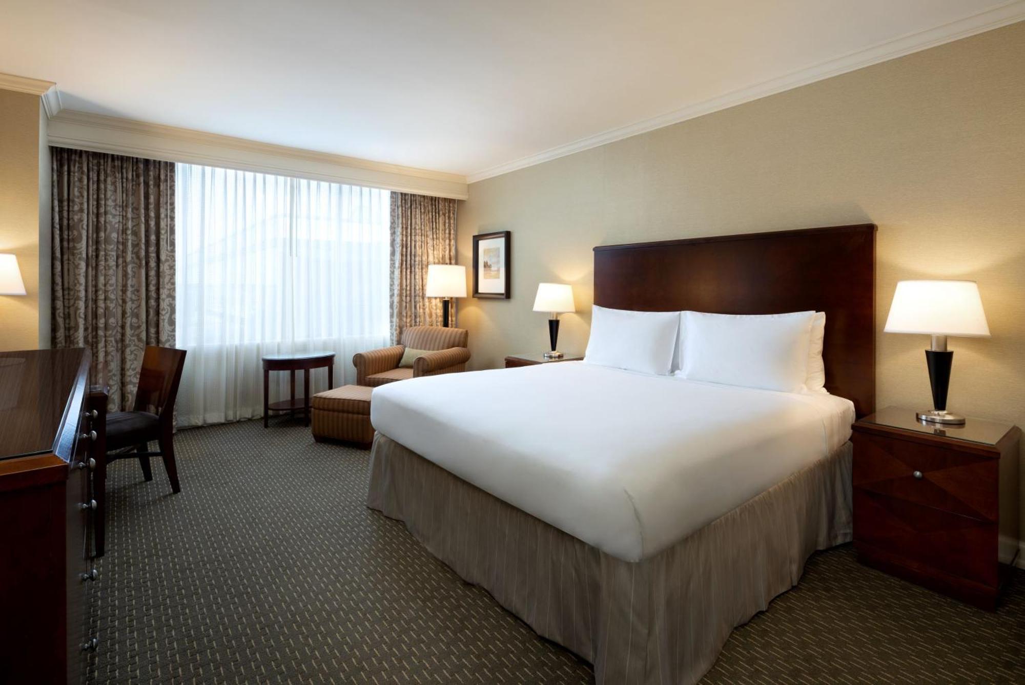 Deluxe Room 1 King Bed