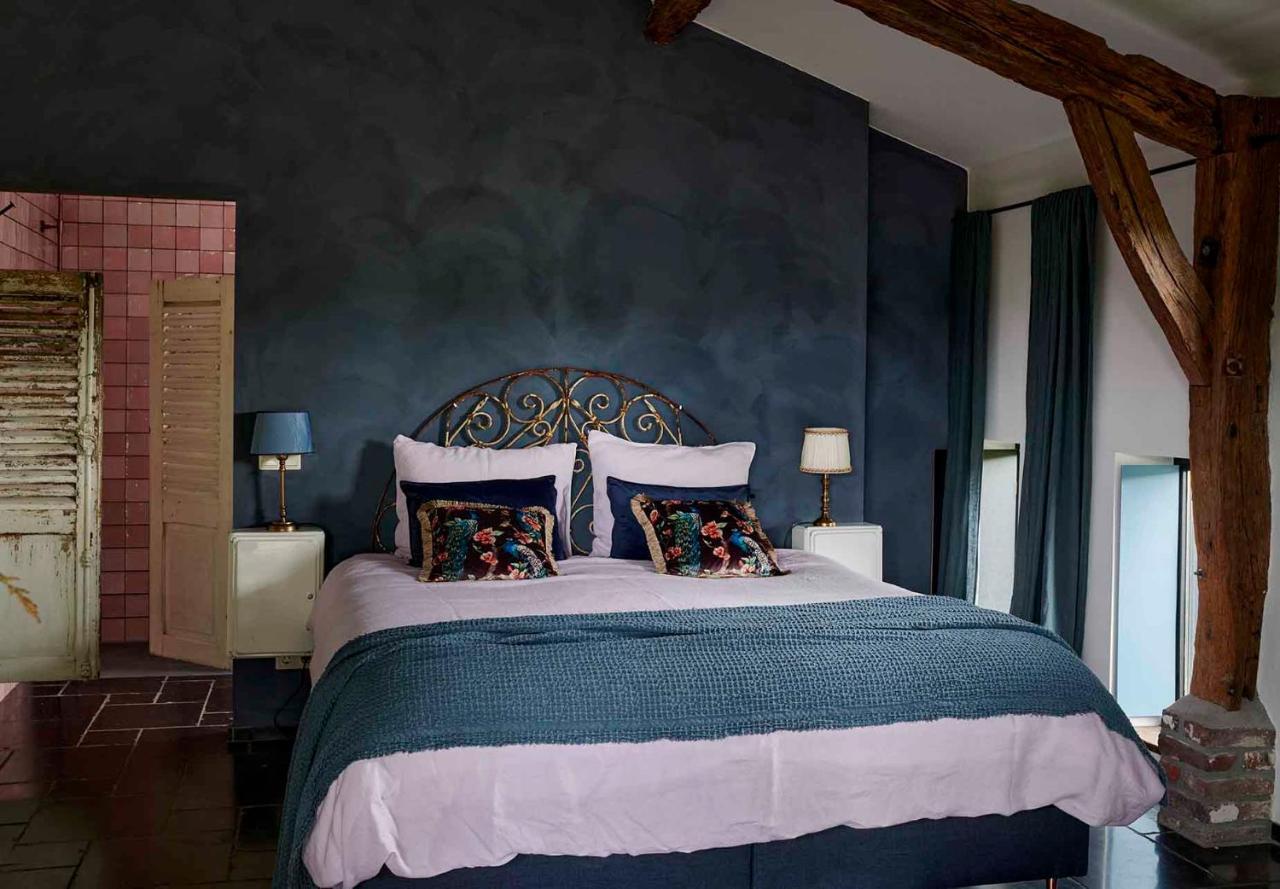 Zimmer mit Queensize-Bett und Gartenblick