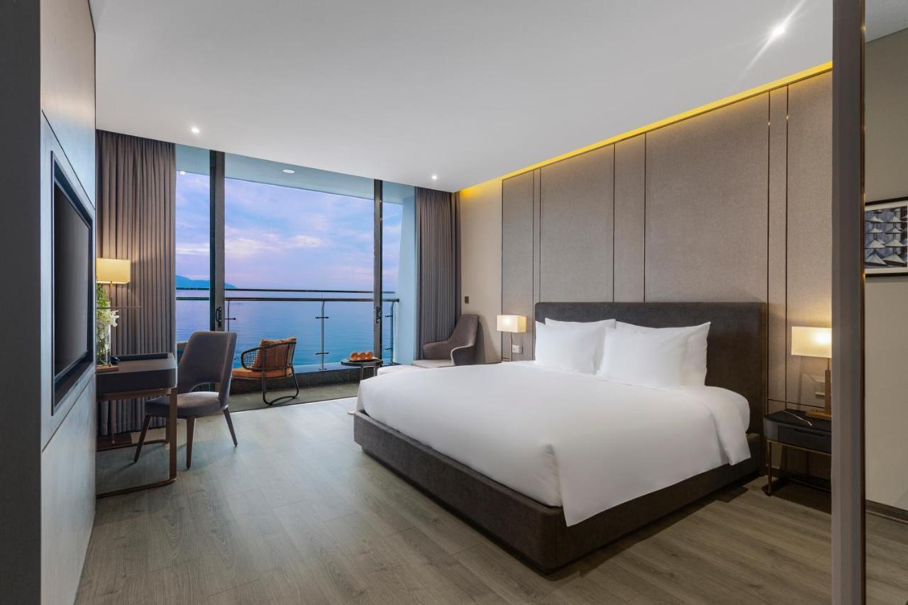 Premier Zimmer mit Kingsize-Bett, Balkon und Meerblick