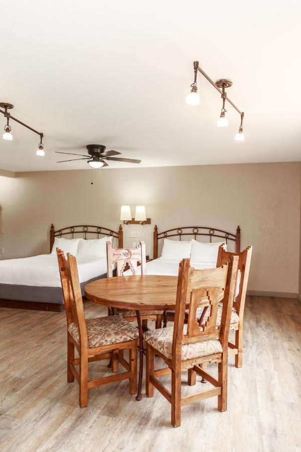 Queen Room Three Queen Beds