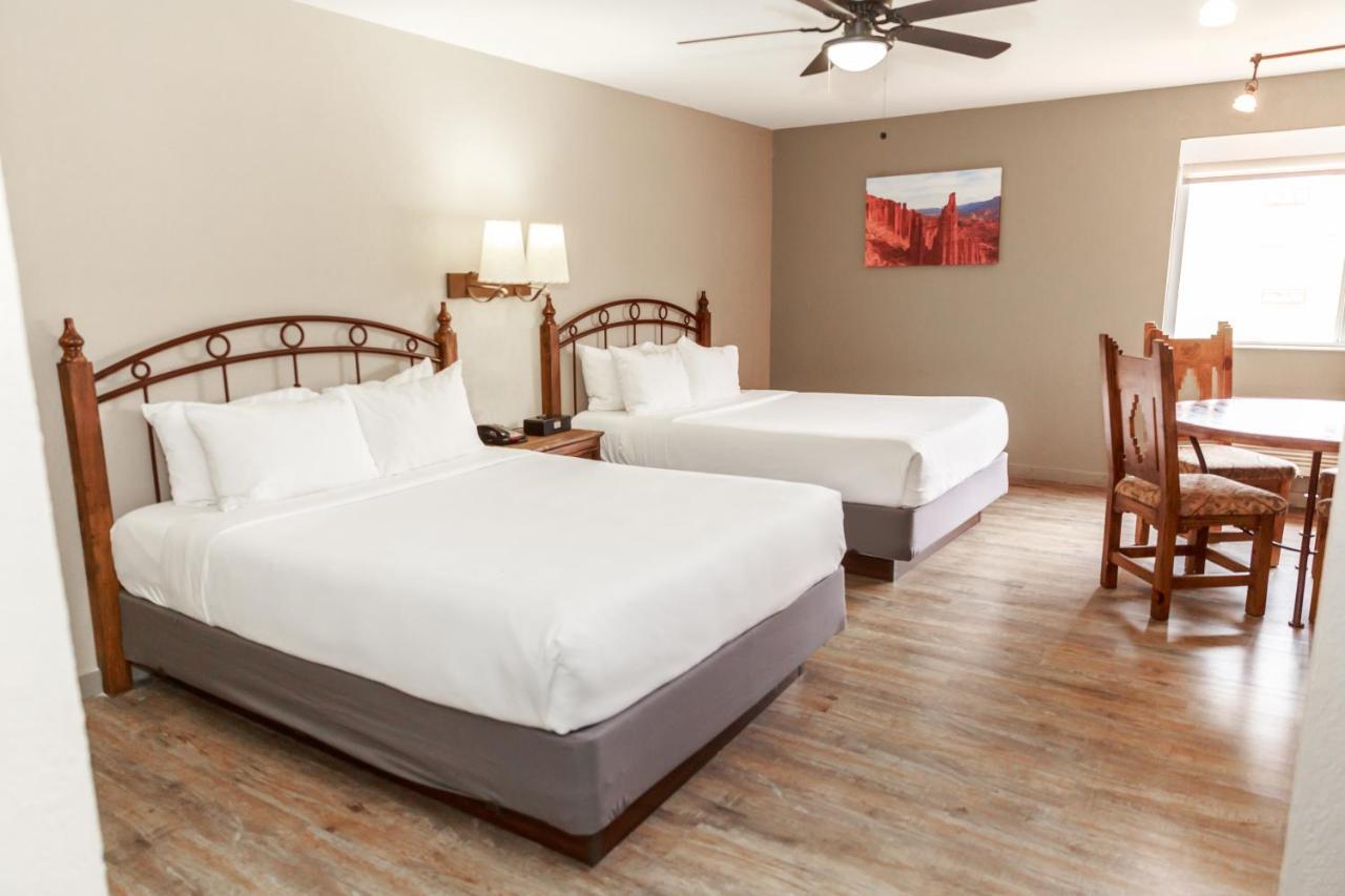 Queen Room Three Queen Beds