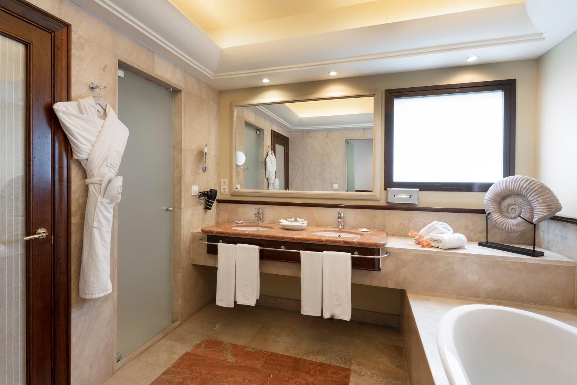 Junior Suite mit Terrasse und Meerblick (3 Personen)