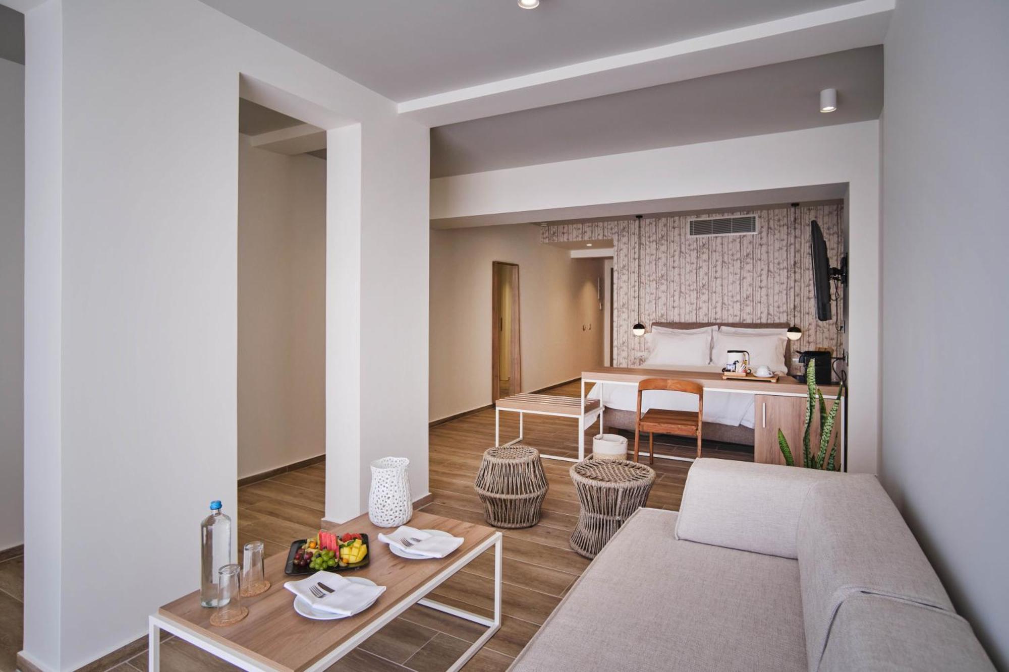 Junior Suite mit Doppelbett und eigenem Pool