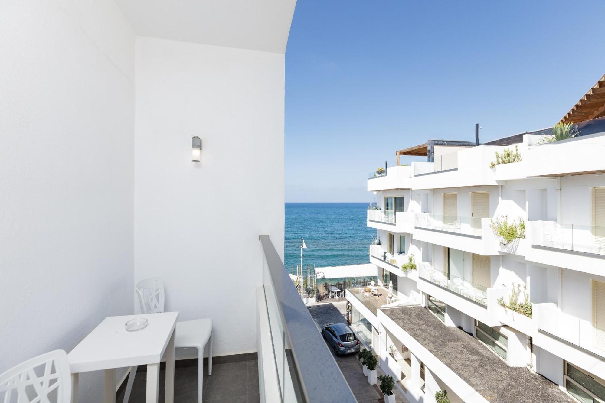 Standard Zimmer mit seitlichem Meerblick