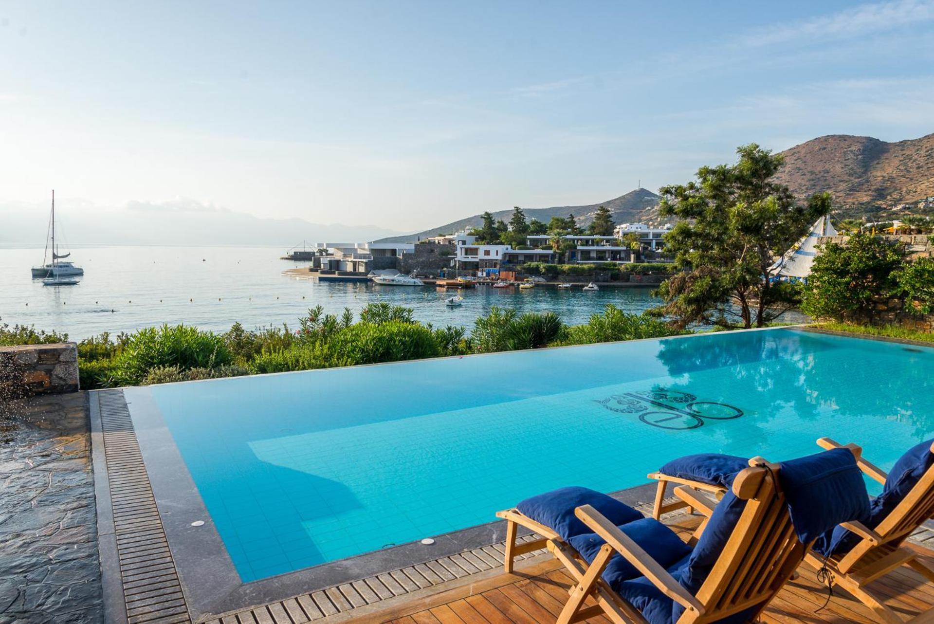Mediterrane Villen mit direktem Meerblick und eigenem Pool