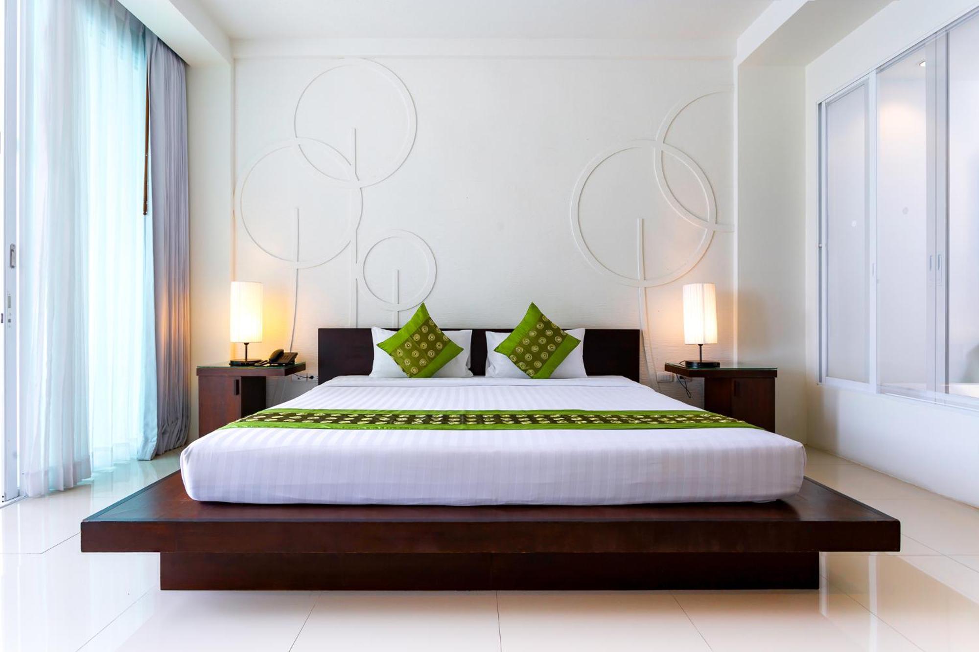 Deluxe Doppel-/Zweibettzimmer mit Poolblick