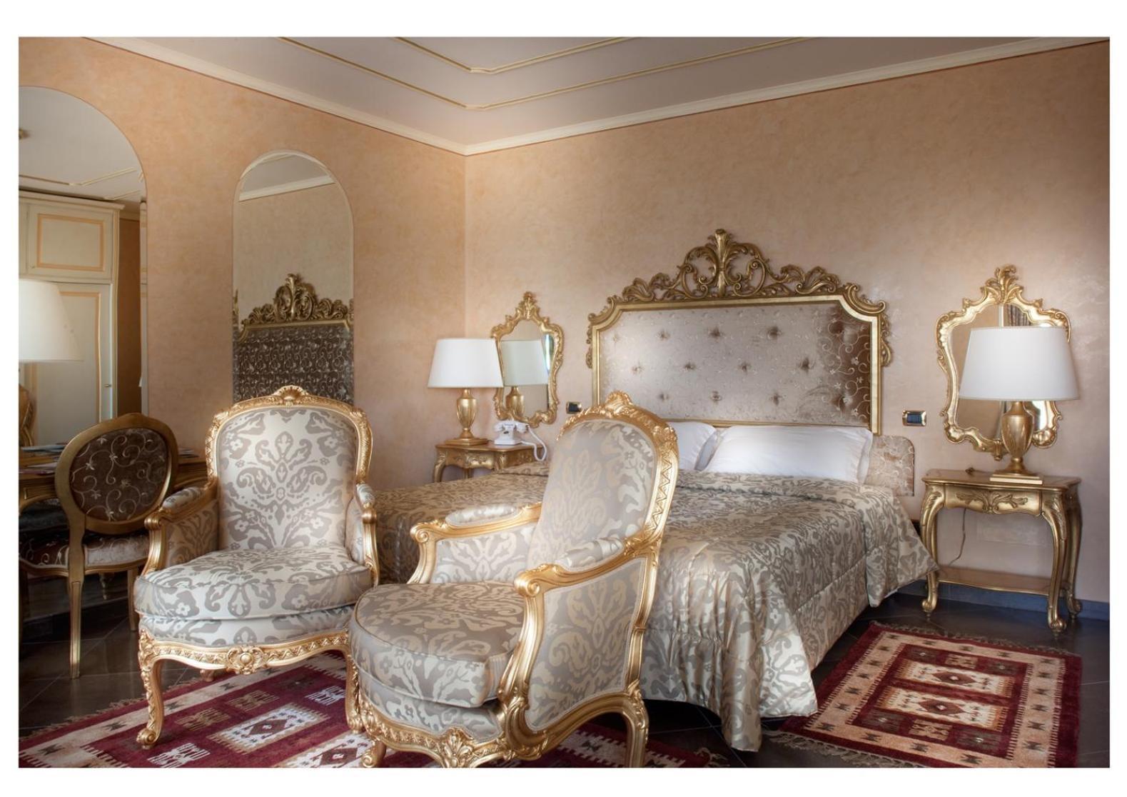 Luxuriöses Zimmer mit Kingsize-Bett, Terrasse und Seeblick