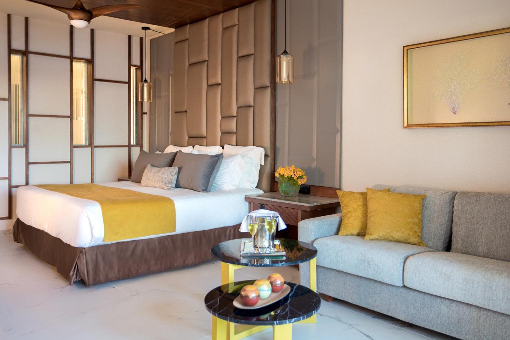 Preferred Club Junior Suite mit Kingsize-Bett und Poolblick