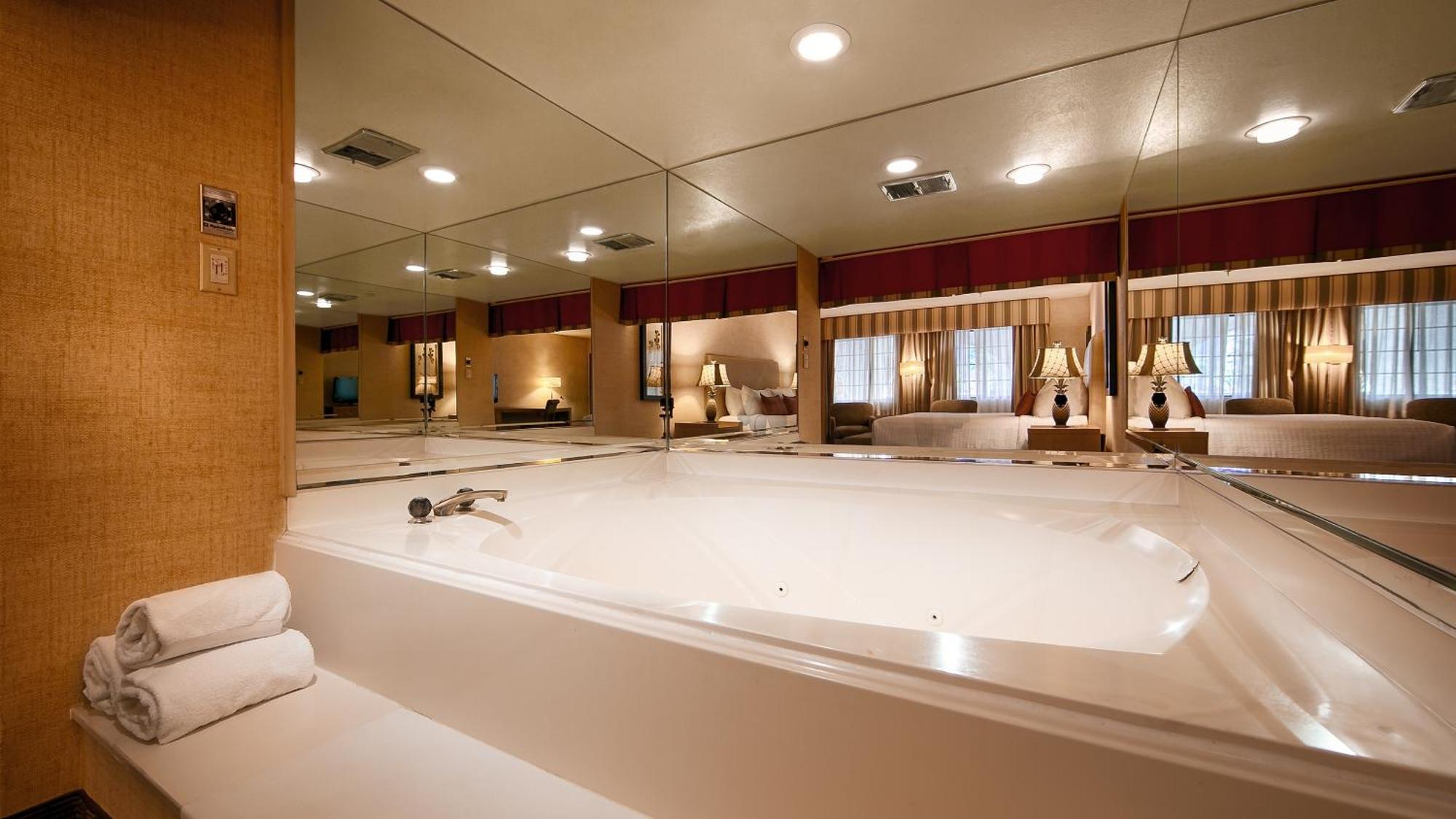 Zimmer mit Kingsize-Bett und Whirlpool - Nichtraucher