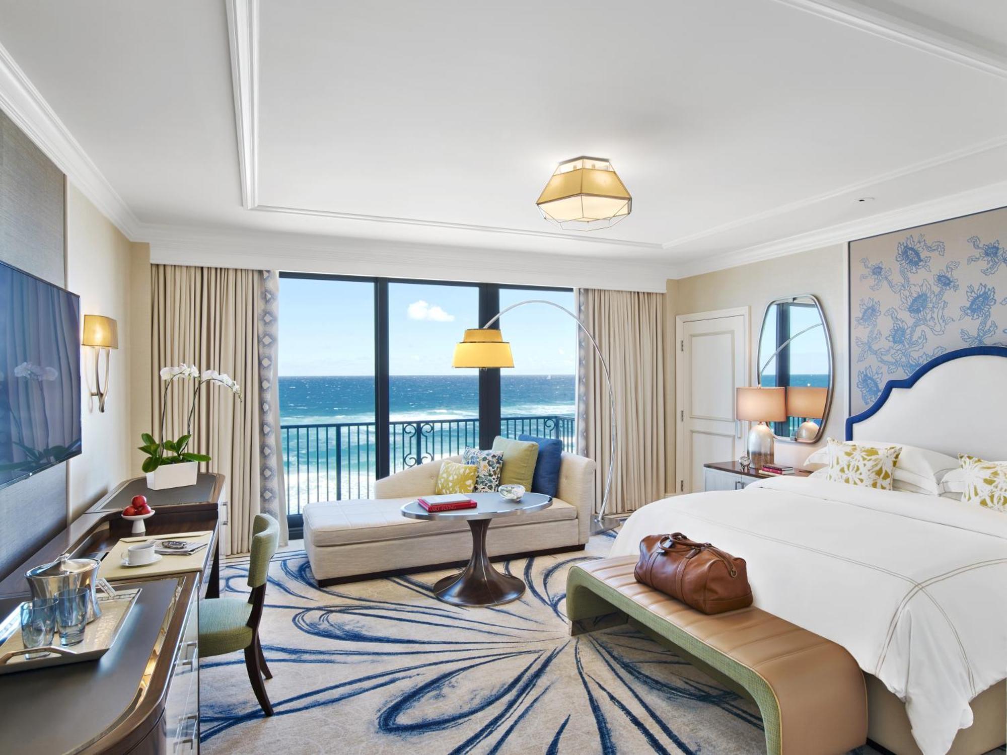 Blick auf den Atlantischen Ozean mit Kingsize-Bett