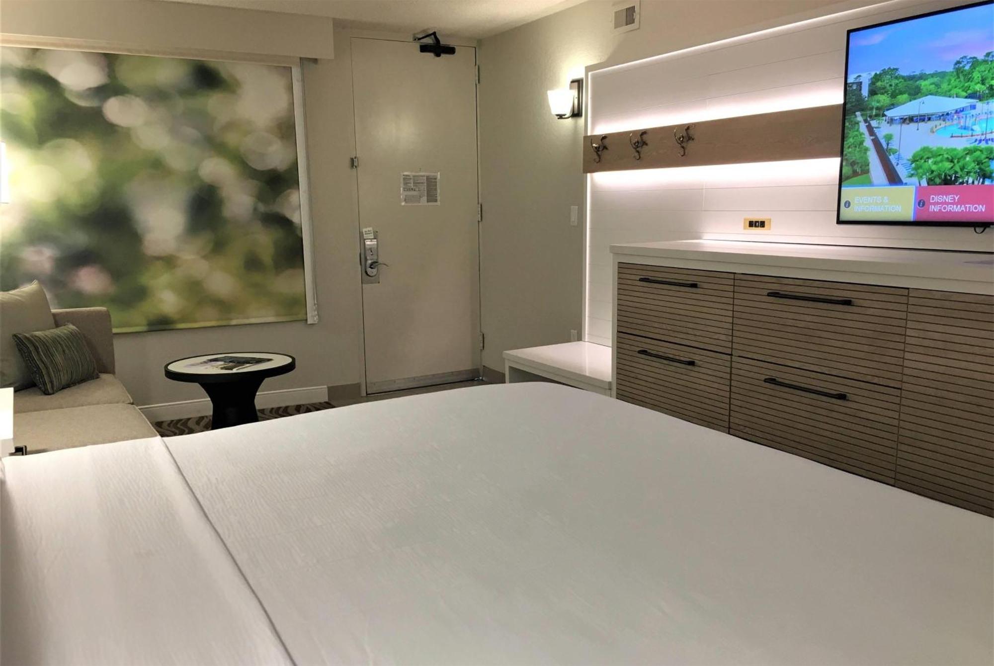Zimmer mit Kingsize-Bett und ebenerdiger Dusche - für Personen mit eingeschränkter Mobilität geeignet/Nichtraucher