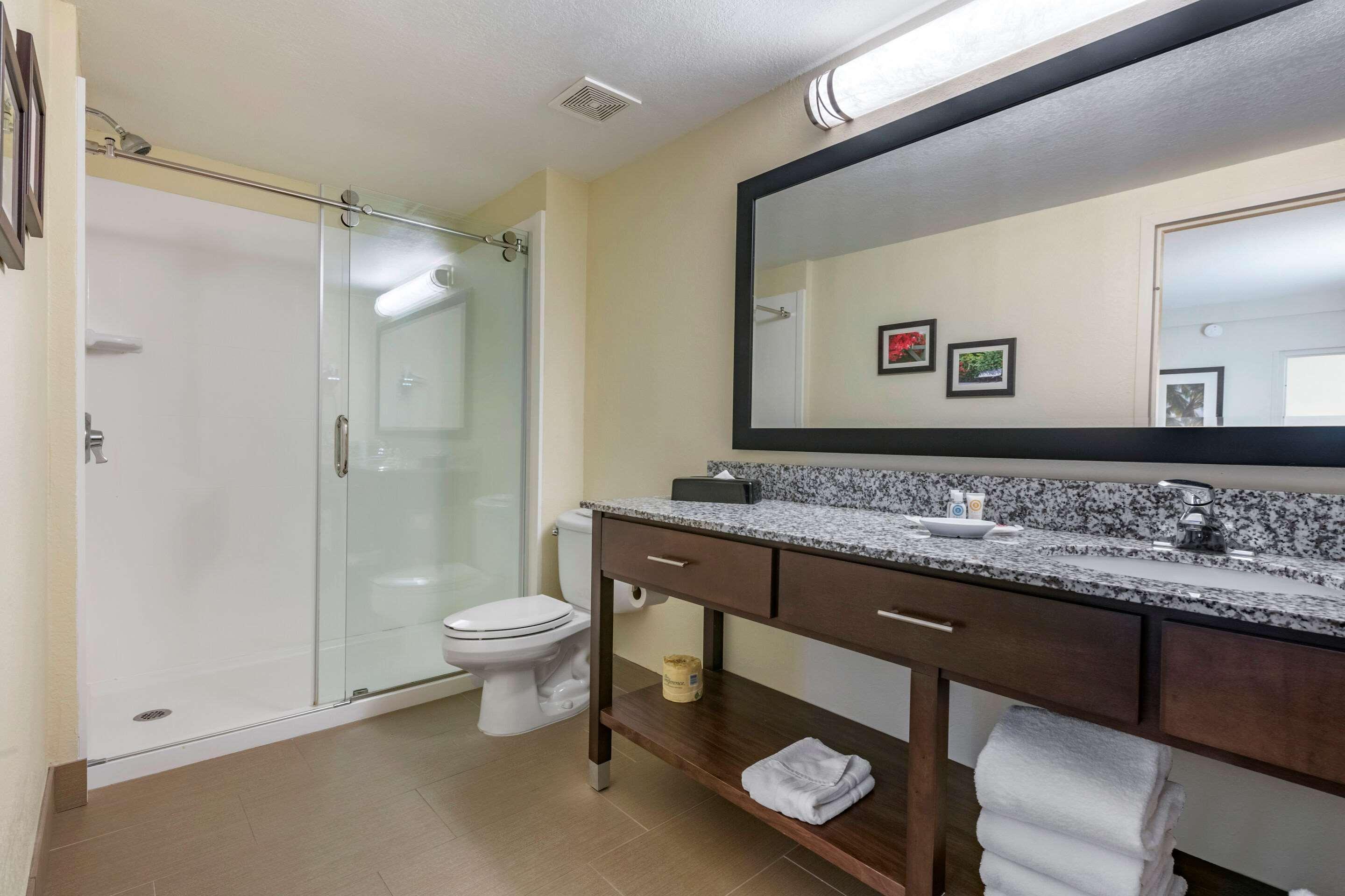 Suite mit 1 Schlafzimmer mit Kingsize-Bett und 2 Bädern