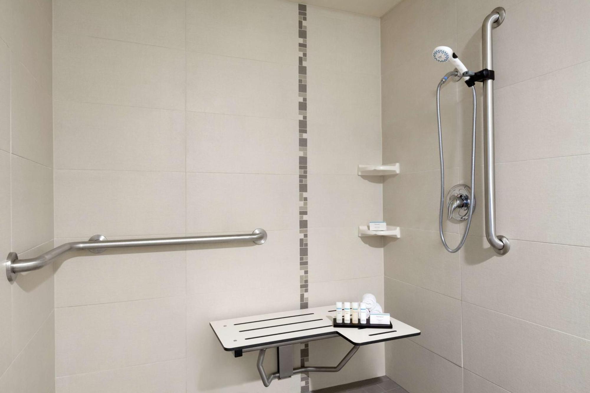 One-Bedroom Double Suite with Roll-In Shower - Mobility Access,1551969706:JPEG