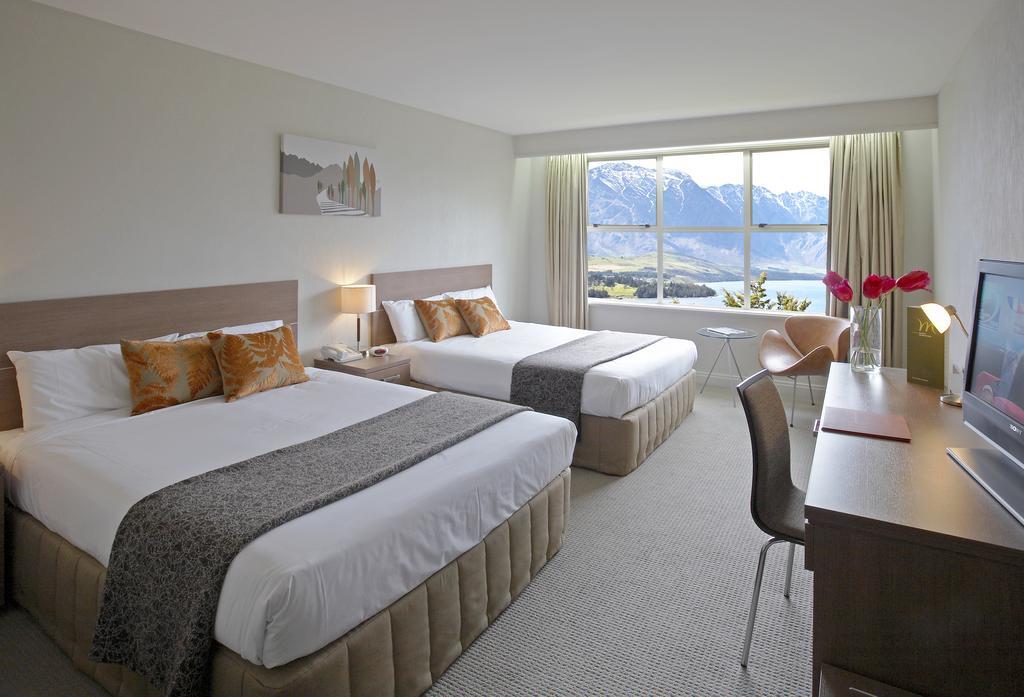 Standard Zimmer mit 2 Queensize-Betten und Seeblick