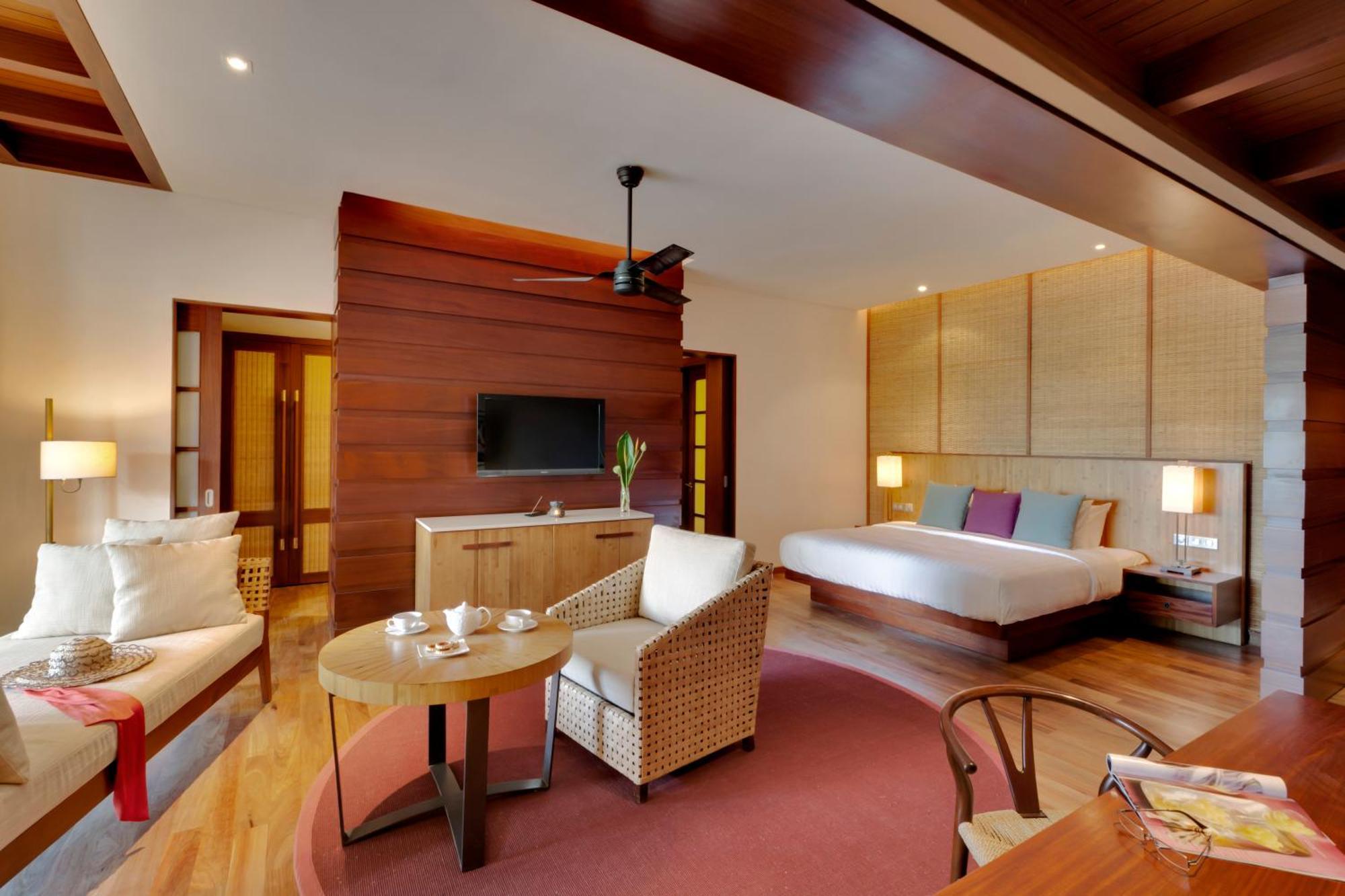 Luxuriöse Poolsuite mit beheiztem Pool und Poolblick