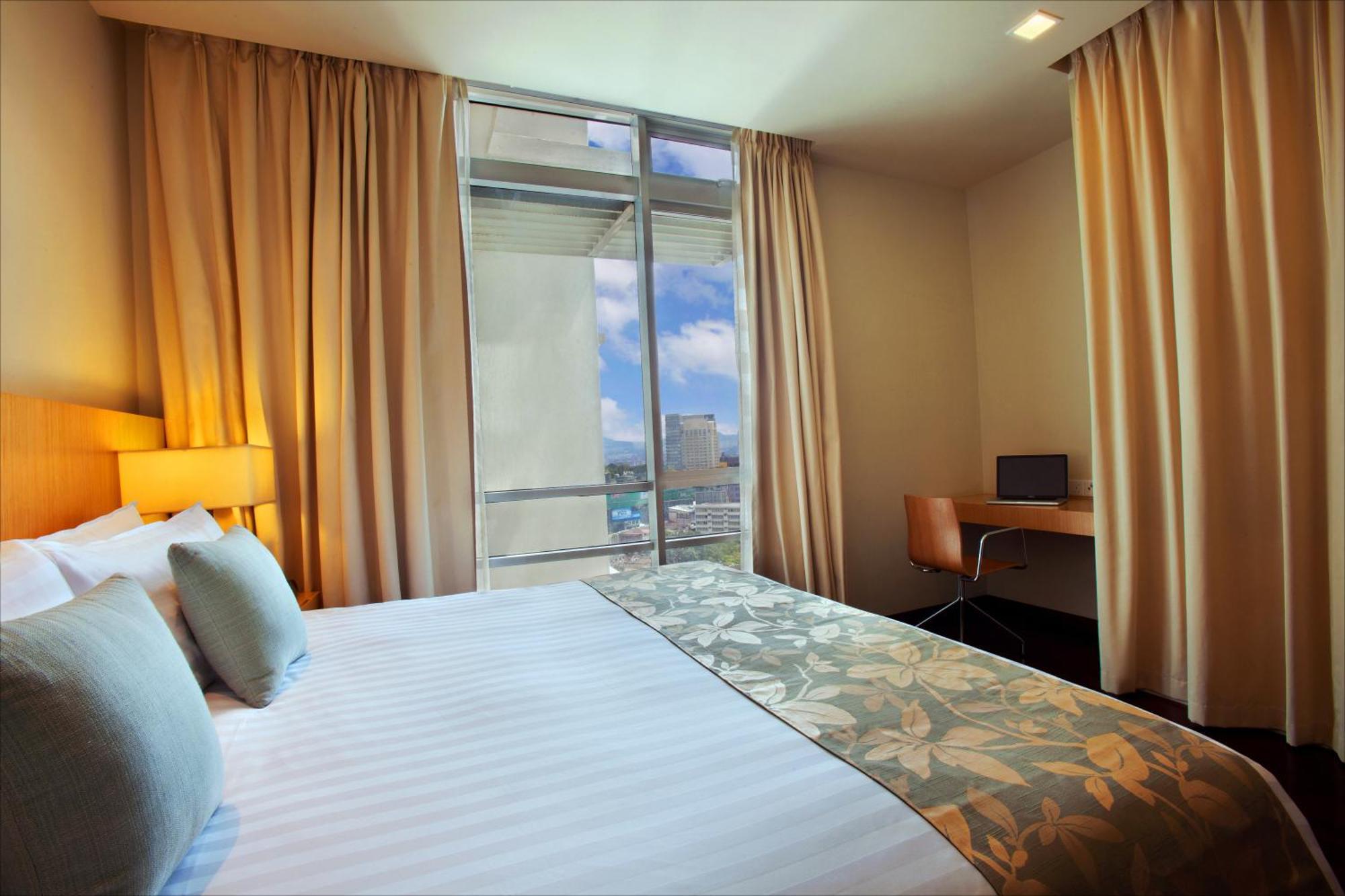 One-Bedroom Premier Suite