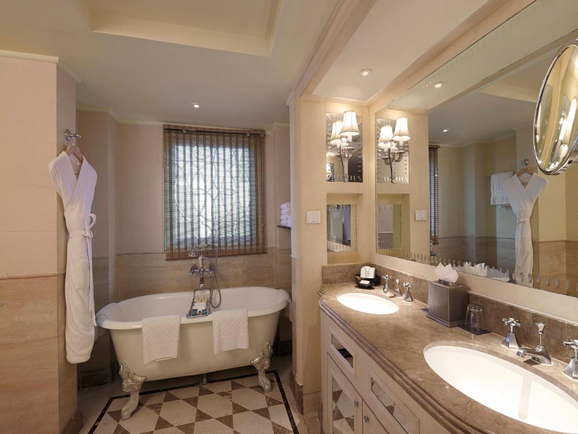 Majestic Suite mit Kingsize-Bett und Zugang zur Executive Lounge