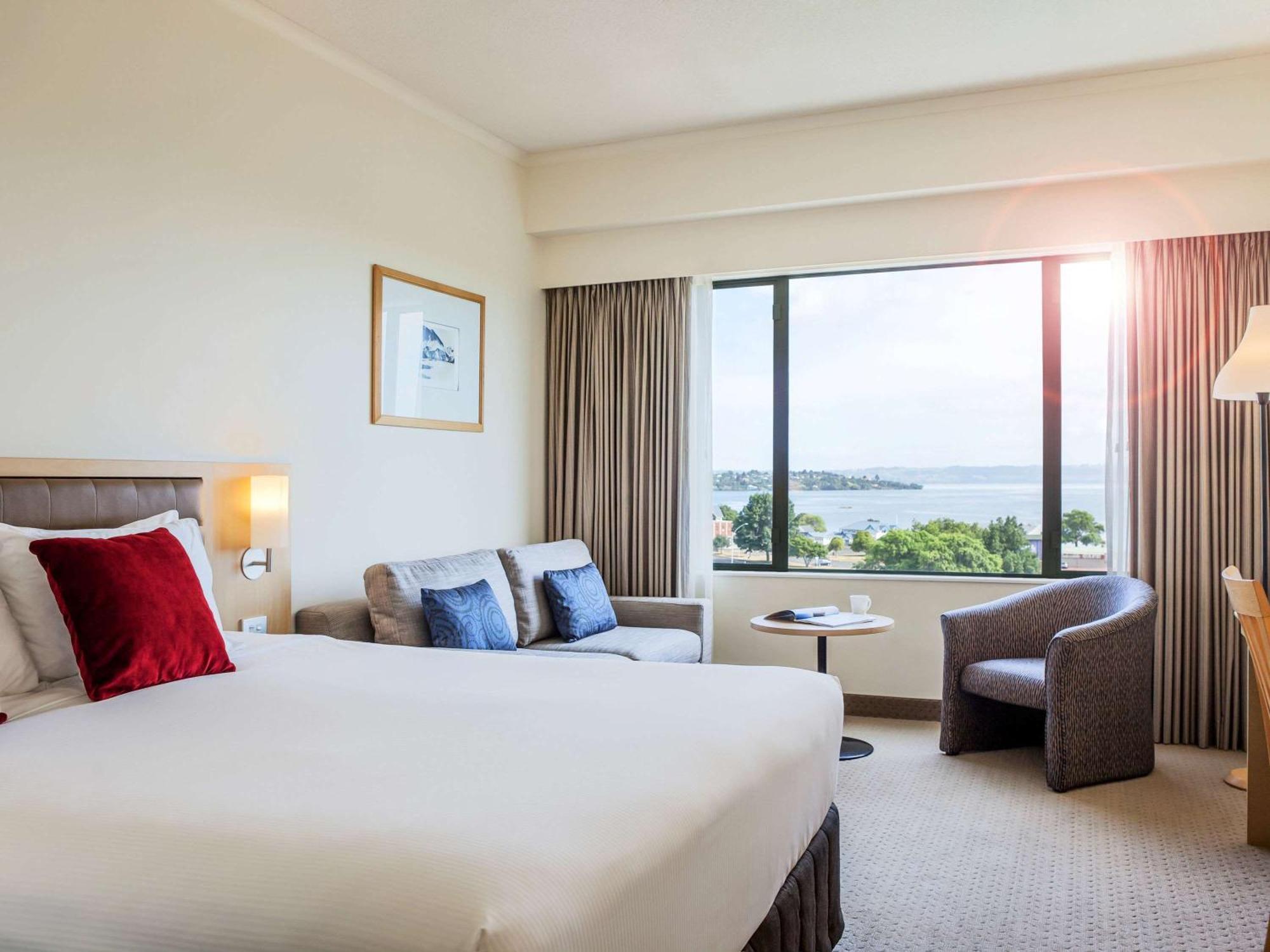Superior Zimmer mit Kingsize-Bett und Seeblick