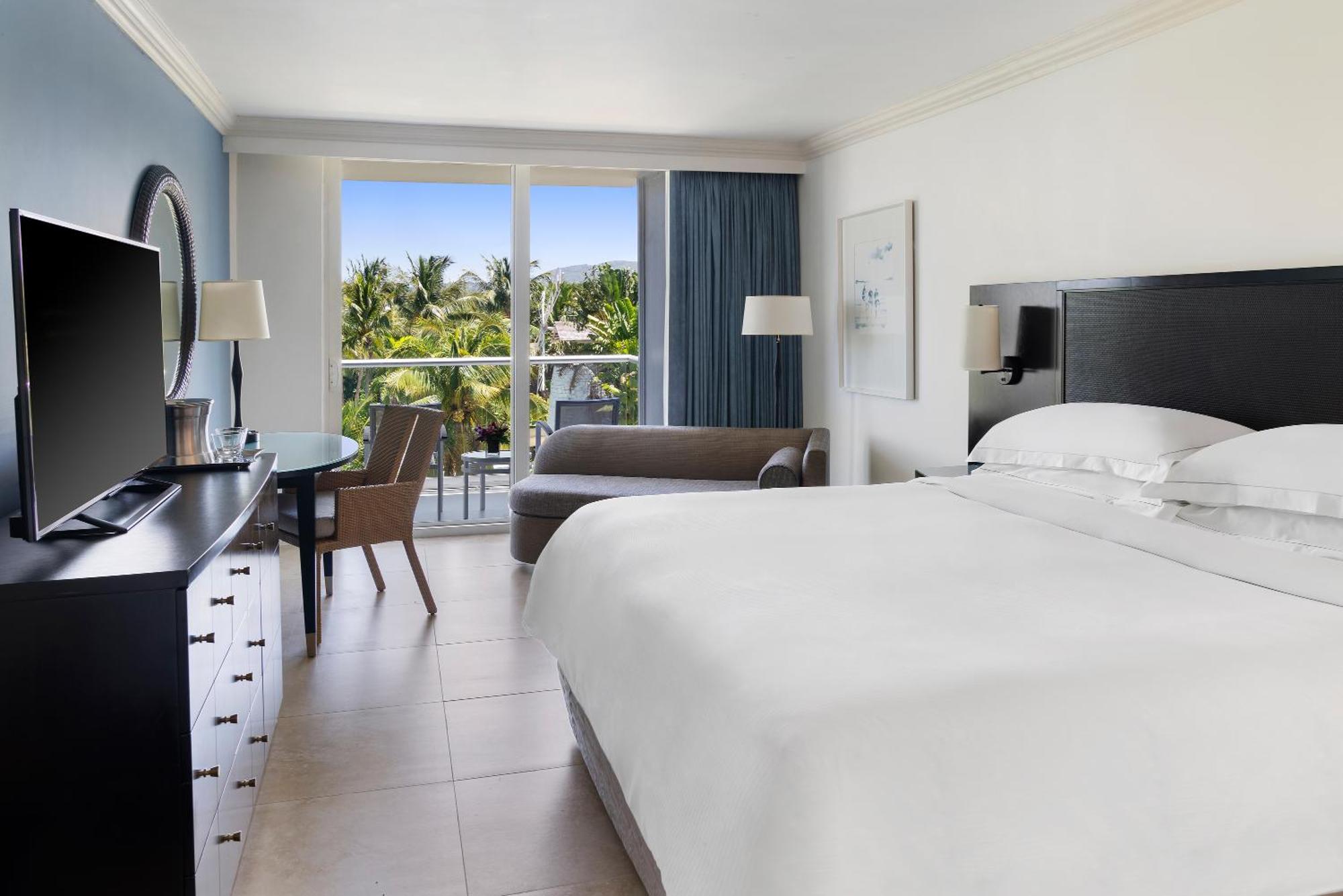 Unterkunft mit 1 Kingsize-Bett und Blick auf das Resort