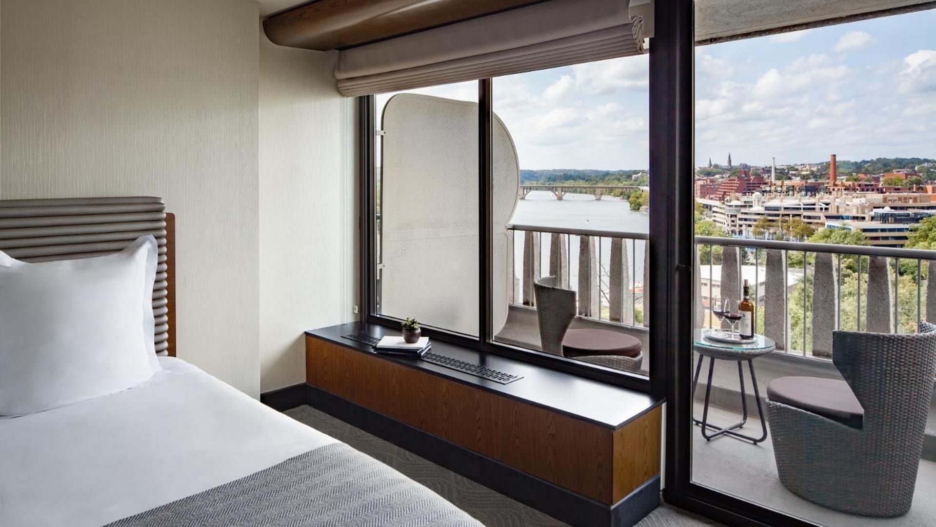 Premier Doppelzimmer mit Balkon und Flussblick