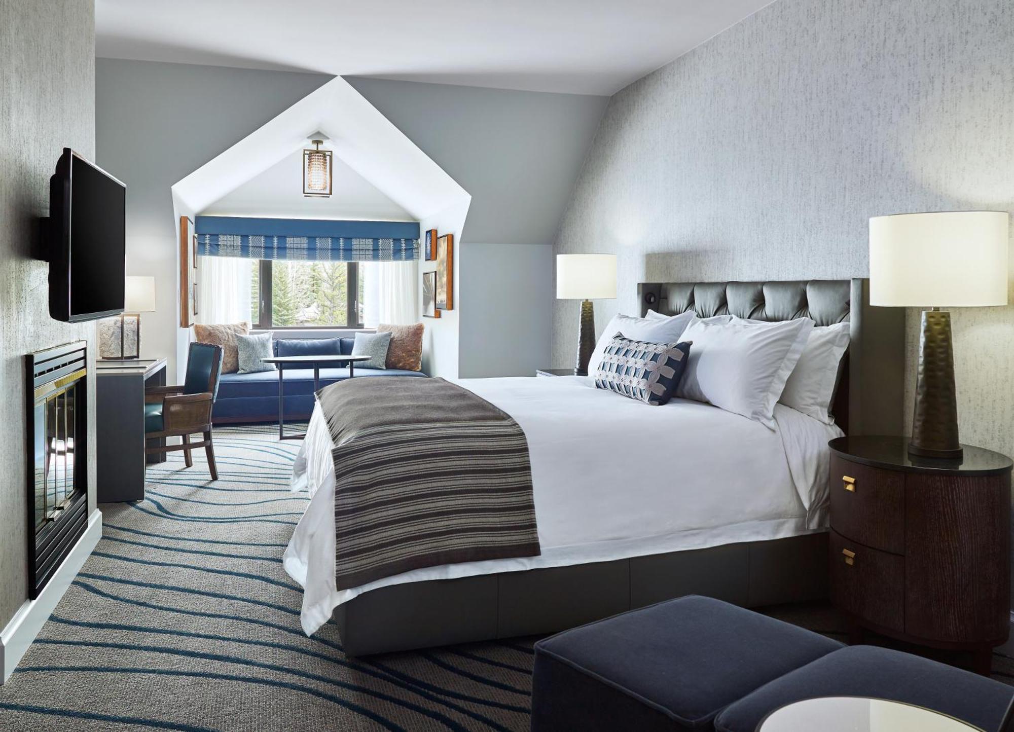 Premium Zimmer mit Kingsize-Bett, Bergblick und Kamin