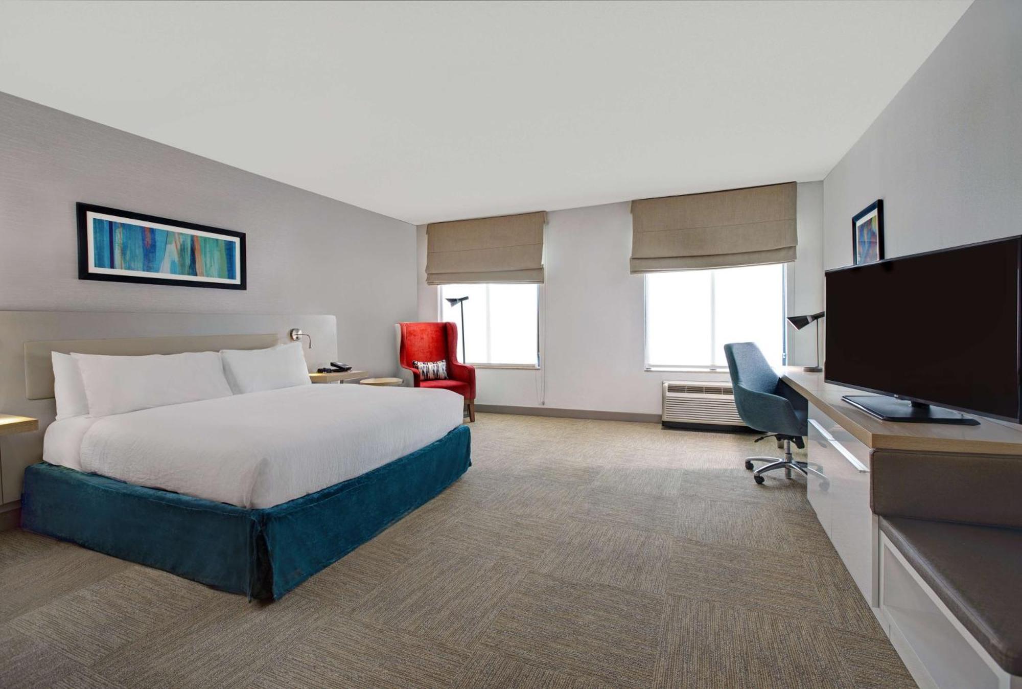 King Room Tub Mobility Hearing Access