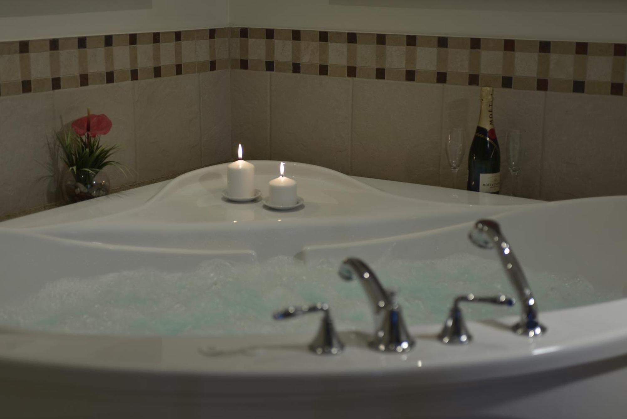 Suite mit Queensize-Bett und Whirlpool - Nichtraucher
