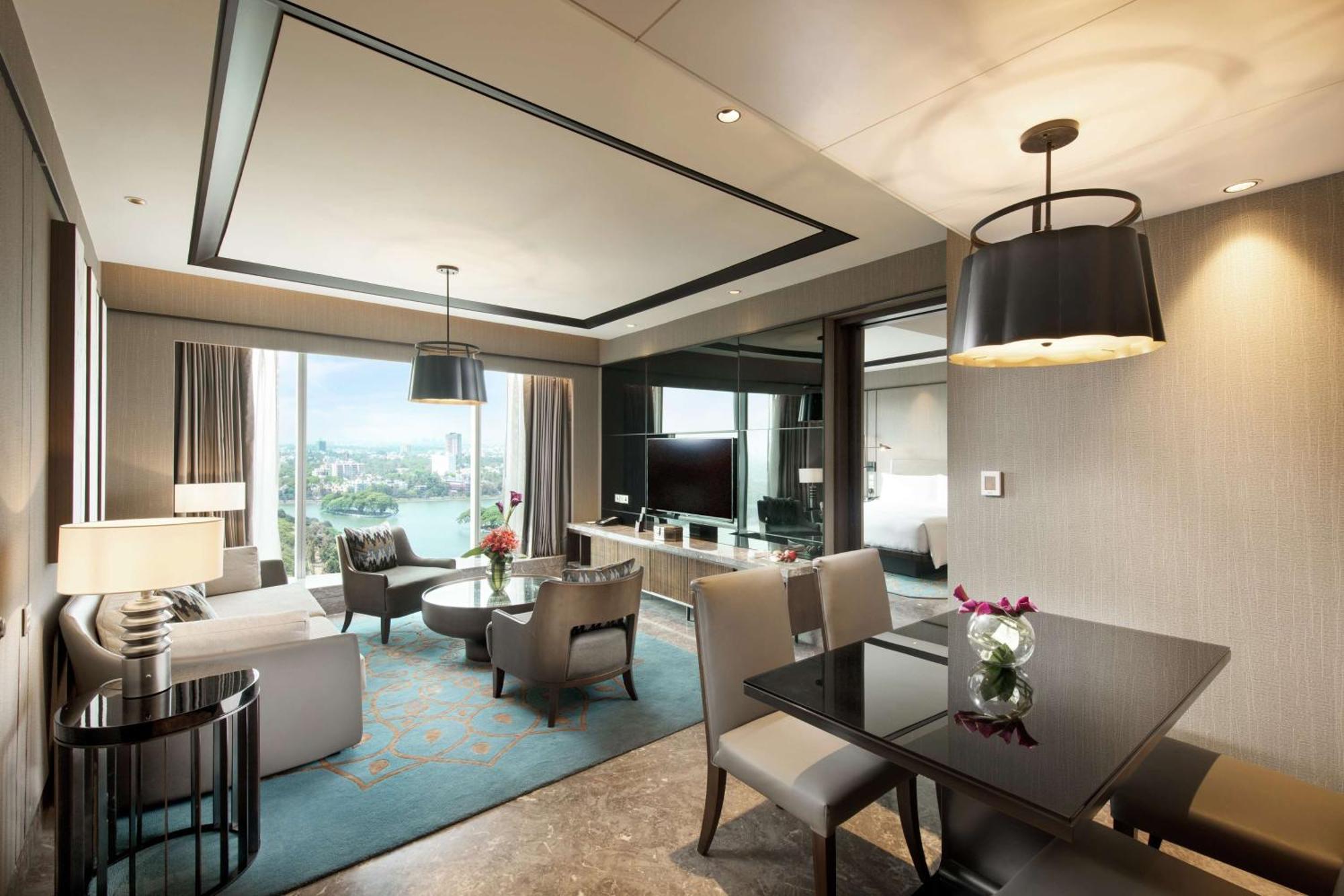 One-Bedroom Deluxe Suite - Lounge Access,1544769433:JPEG