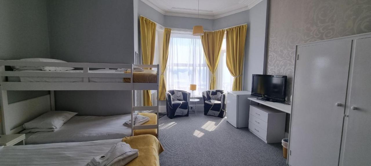 Familienzimmer mit Balkon