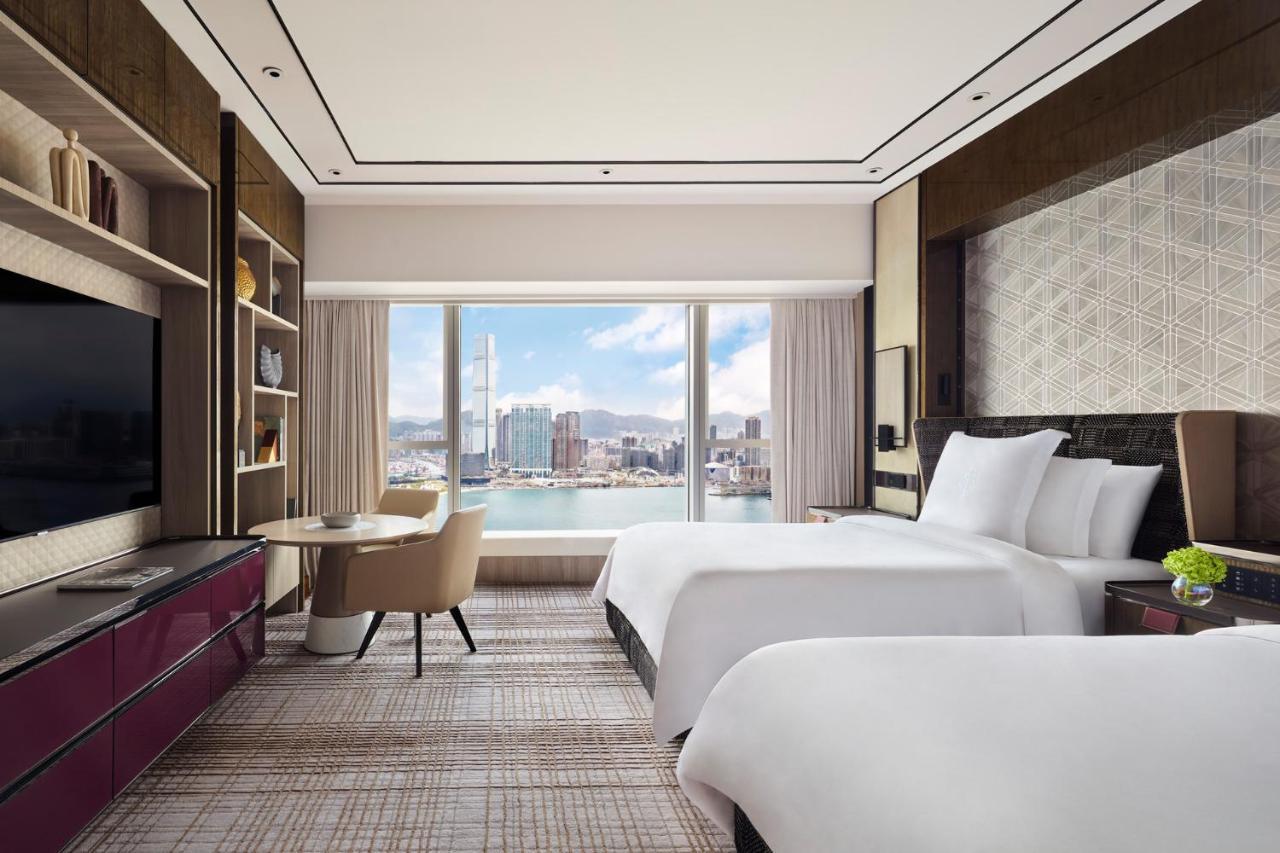 Deluxe Zimmer mit 2 Doppelbetten und Hafenblick