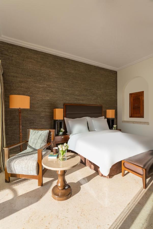 Premium Zimmer mit Kingsize-Bett und Meerblick