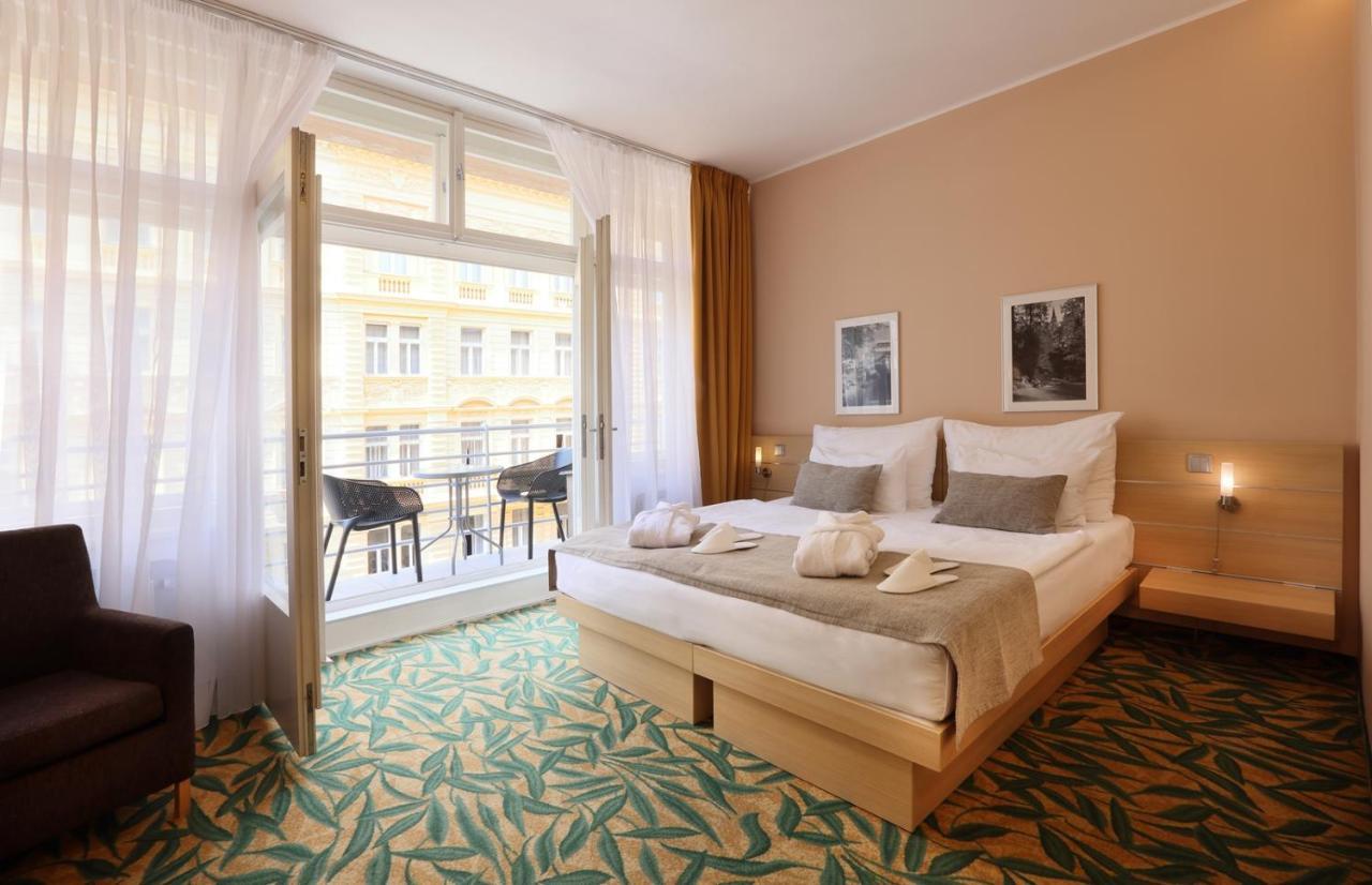 Superior Doppel- oder Zweibettzimmer mit Balkon