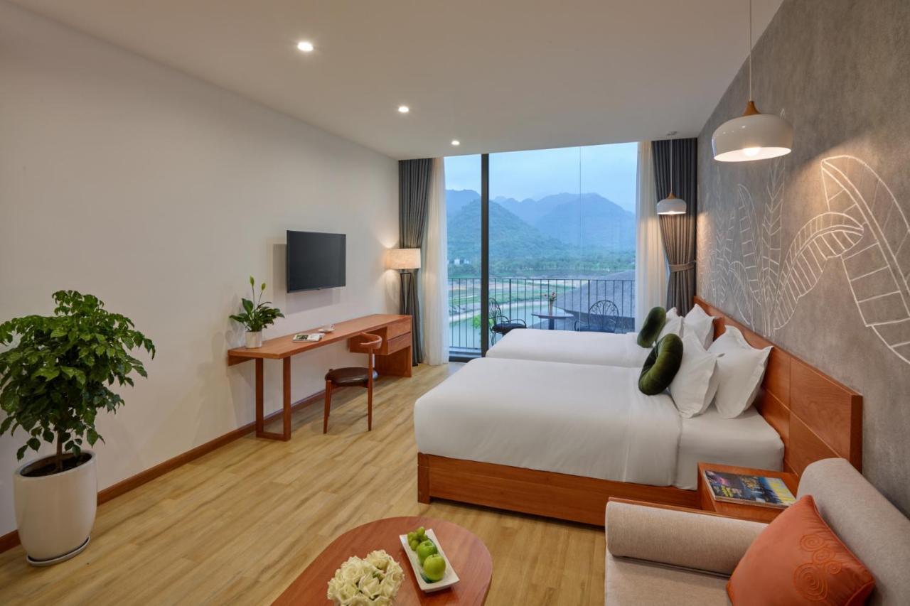 Dreibettzimmer mit Bergblick