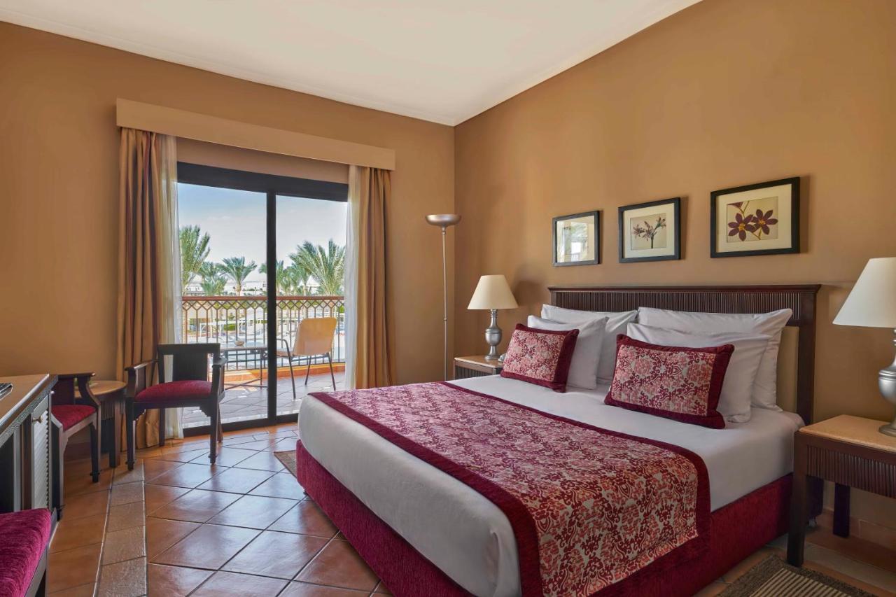 Superior Zimmer mit Queensize-Bett oder 2 Einzelbetten und Poolblick