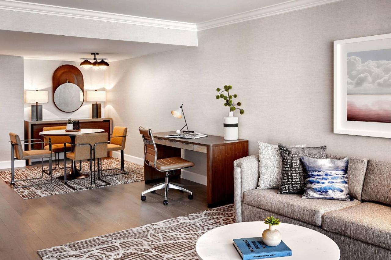 One-Bedroom Suite Sofa Bed Balcony