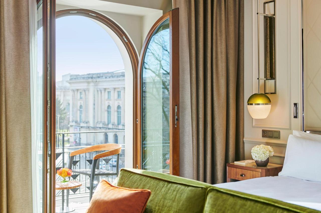 Classic Zimmer mit Kingsize-Bett und Balkon