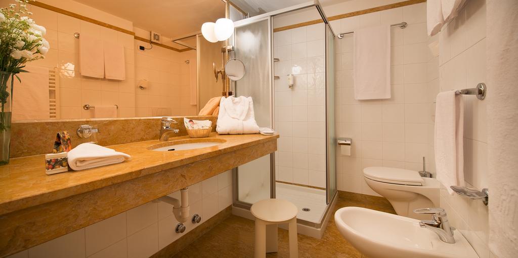 Dreibettzimmer mit Balkon