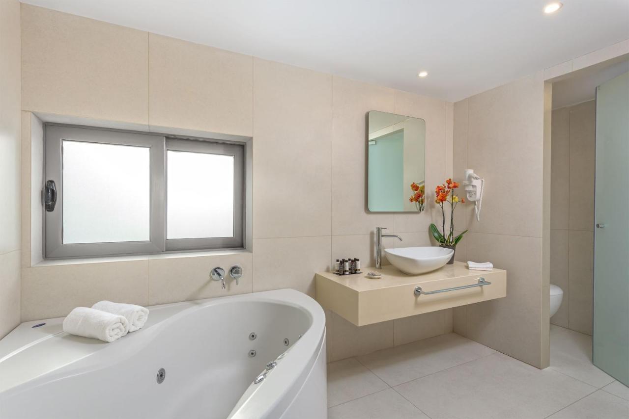 Premium Doppelzimmer mit Whirlpool-Badewanne und Gartenblick