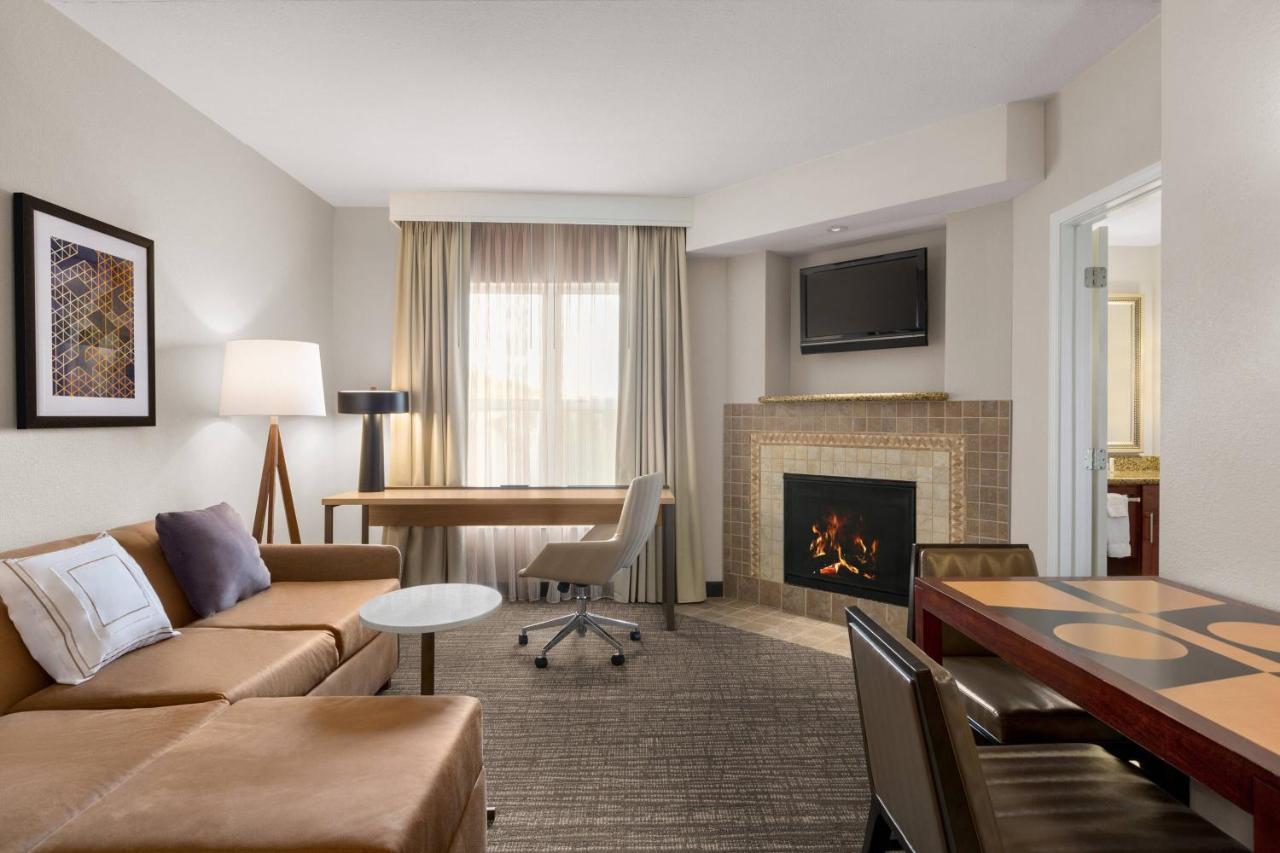 Corner One Bedroom Suite