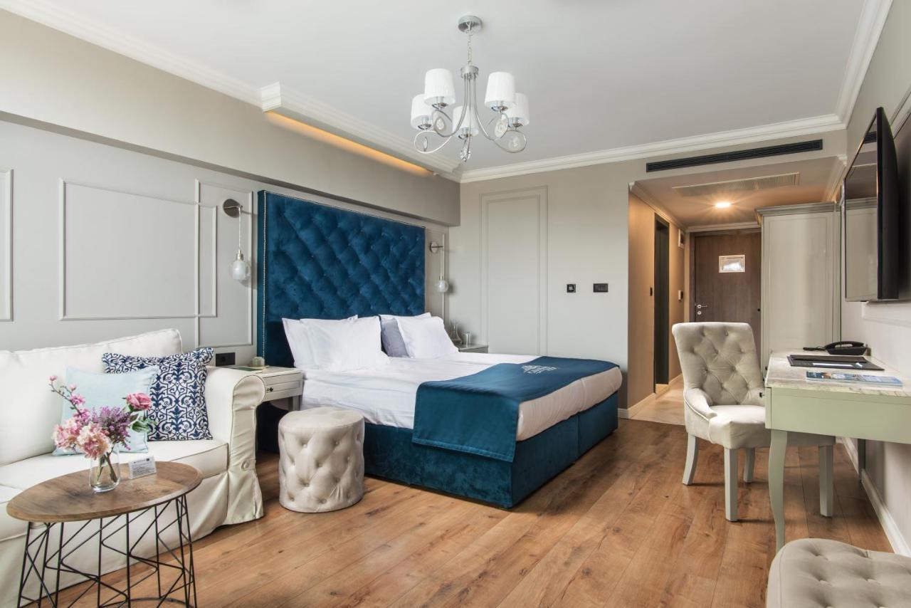 Deluxe Doppelzimmer mit Balkon und seitlichem Meerblick (2 Erwachsene + 2 Kinder) – Kostenloser Parkplatz und Zugang zum Wellnessbereich