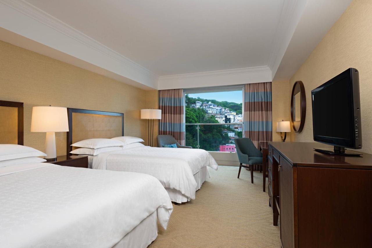 Classic Zweibettzimmer mit 2 Doppelbetten und Bergblick
