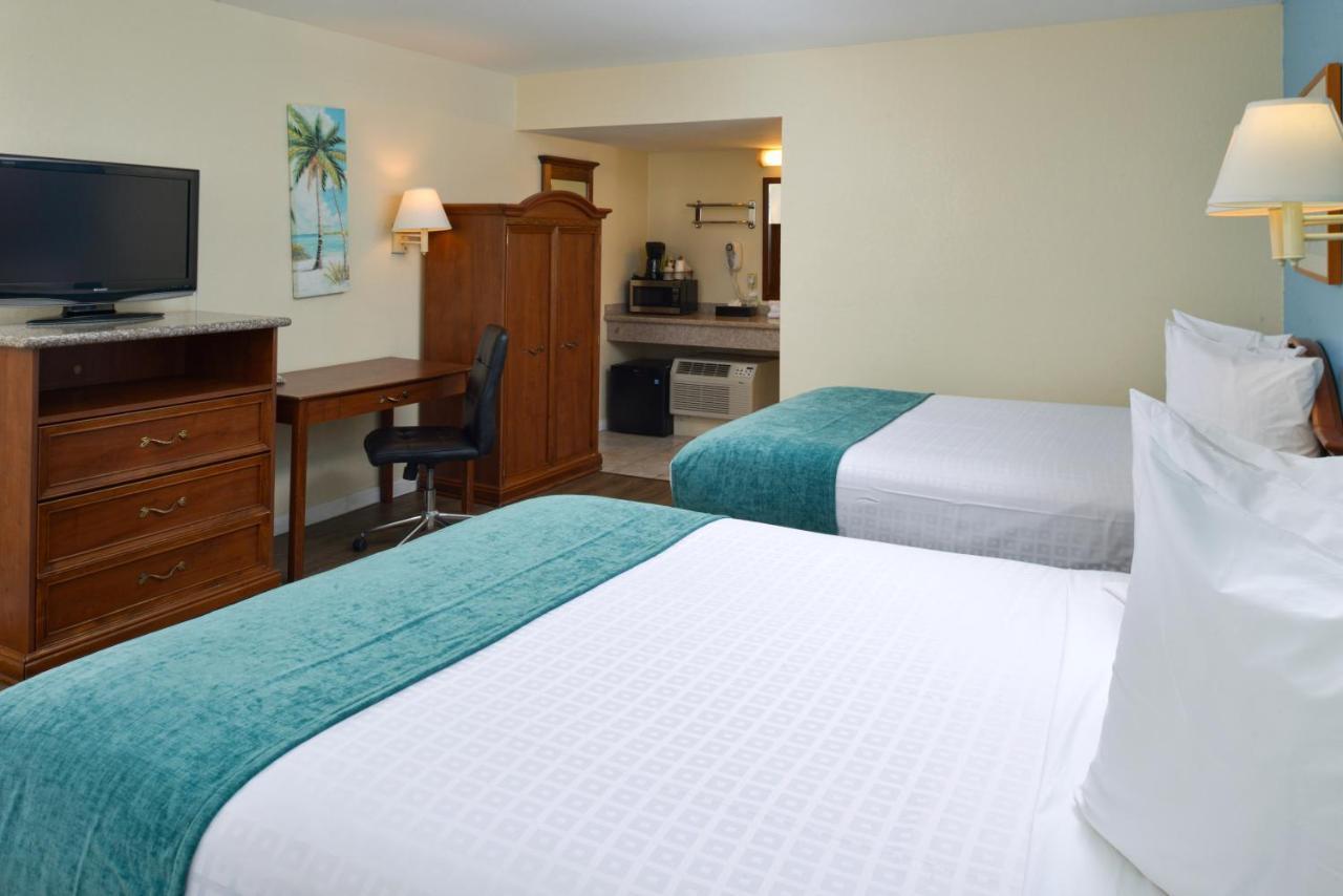 Queen Room Pool View