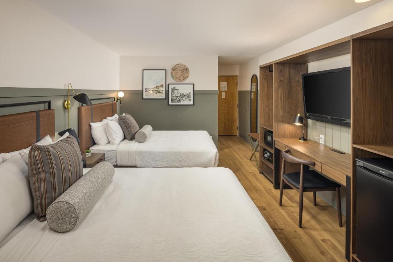Standard Double Queen Room